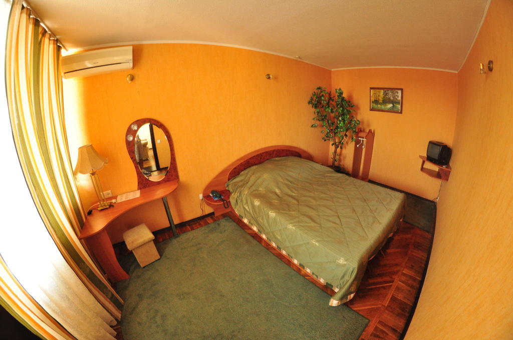 Tourist Hotel Kharkov Phòng bức ảnh